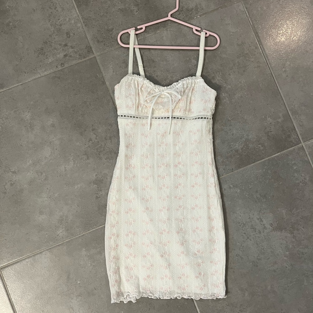 White and pink floral mini dress. Garage brand. Size XXS. NWT
